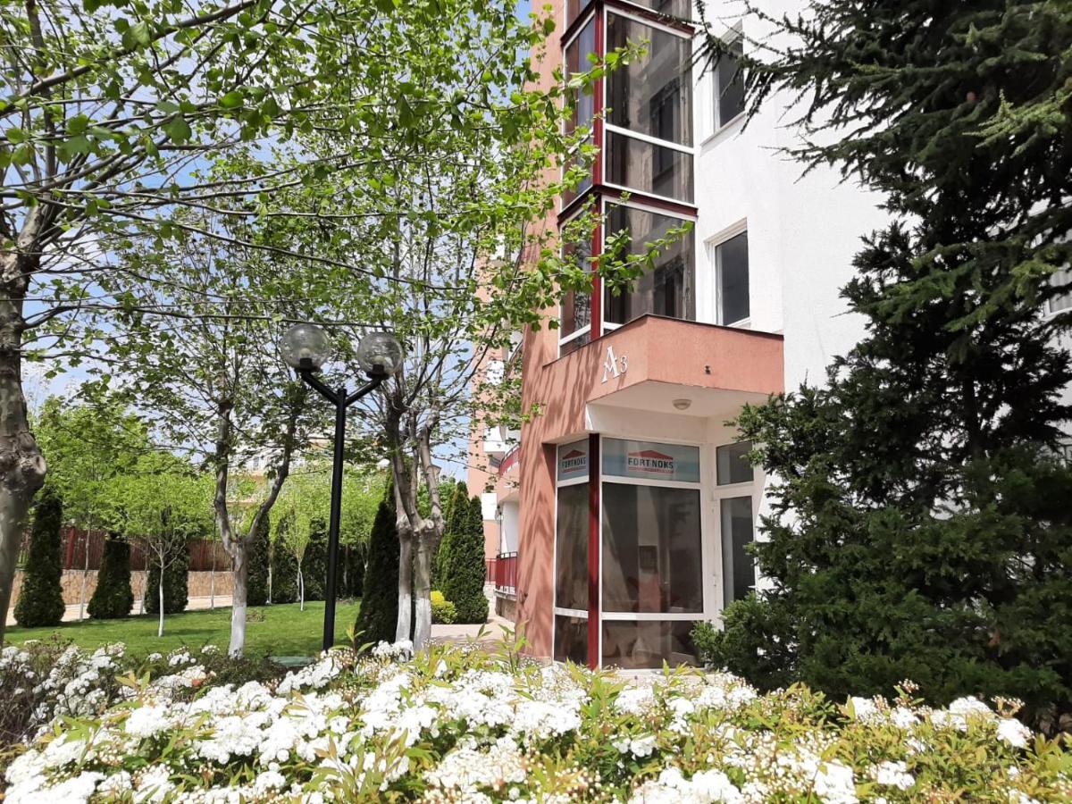 Riviera Fort Beach Apartments By Kalina Resort, Ravda Exteriör bild