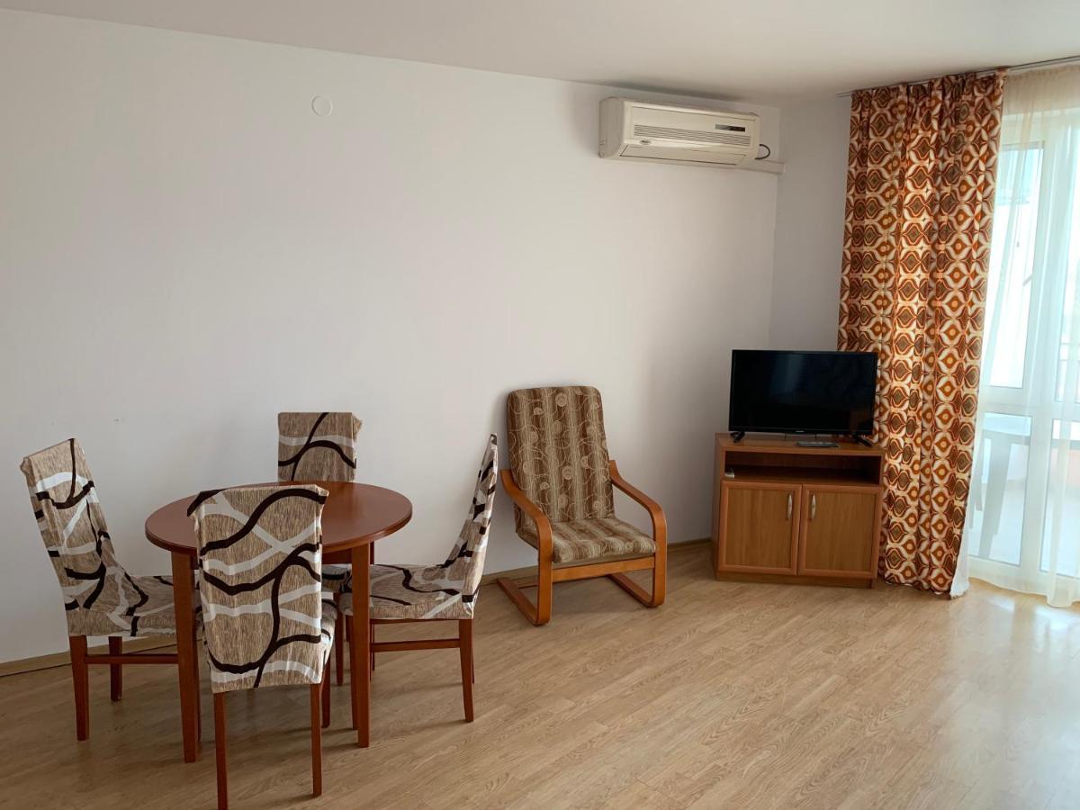Riviera Fort Beach Apartments By Kalina Resort, Ravda Exteriör bild
