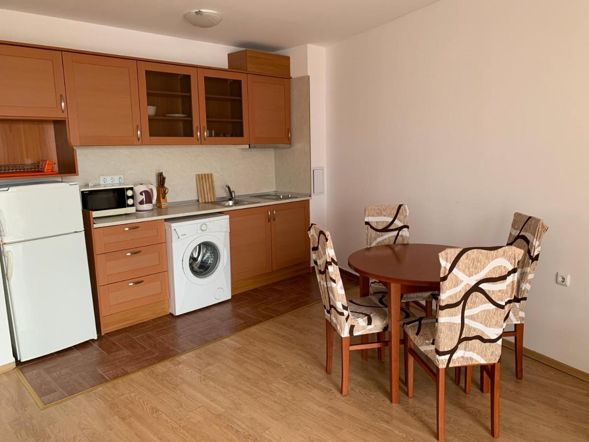 Riviera Fort Beach Apartments By Kalina Resort, Ravda Exteriör bild