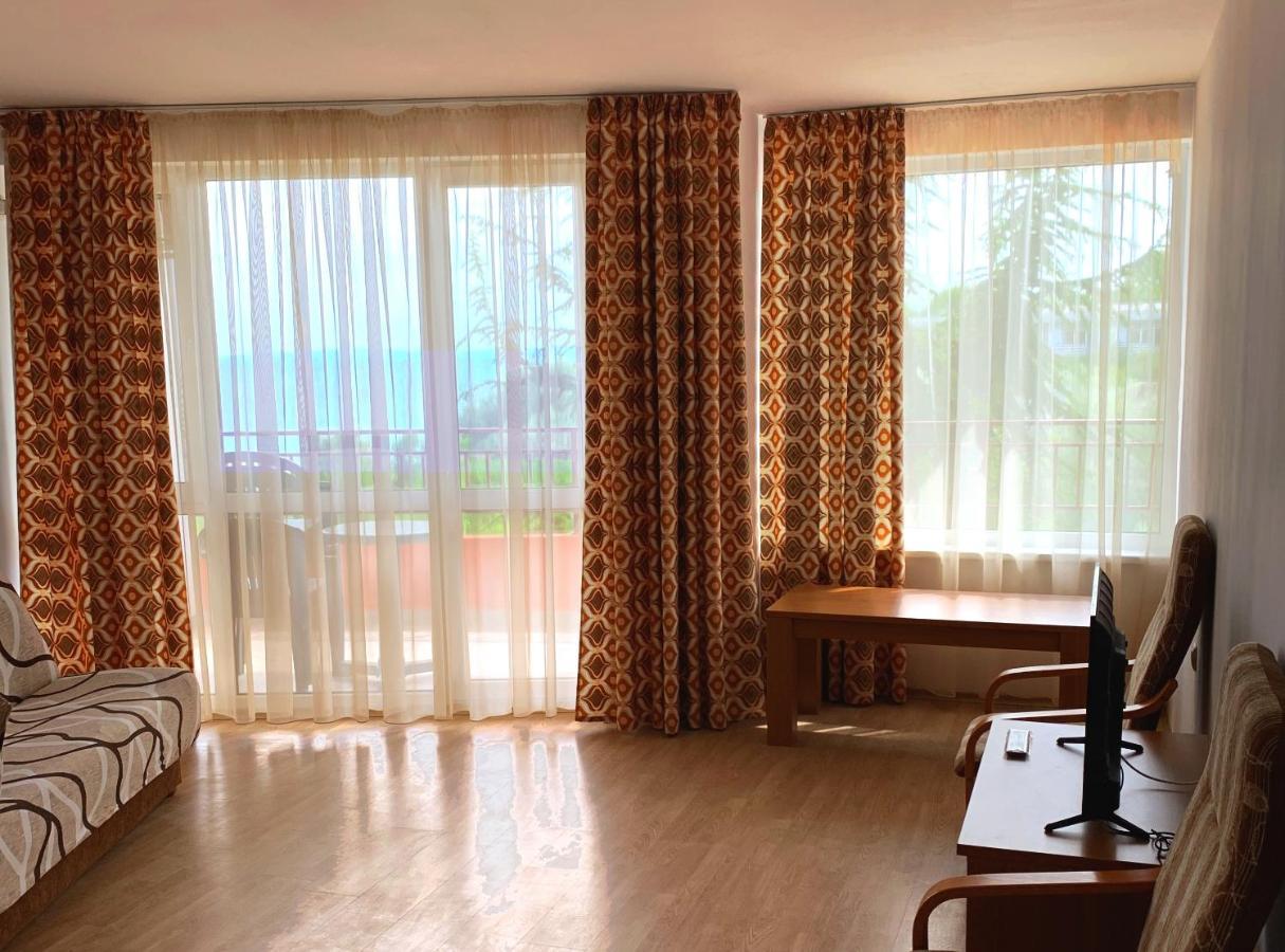 Riviera Fort Beach Apartments By Kalina Resort, Ravda Exteriör bild