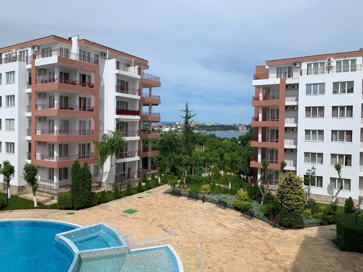 Riviera Fort Beach Apartments By Kalina Resort, Ravda Exteriör bild