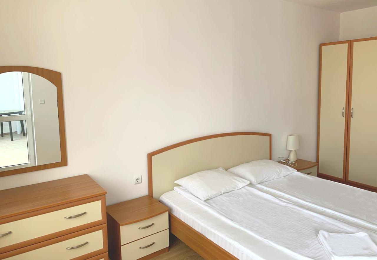 Riviera Fort Beach Apartments By Kalina Resort, Ravda Exteriör bild