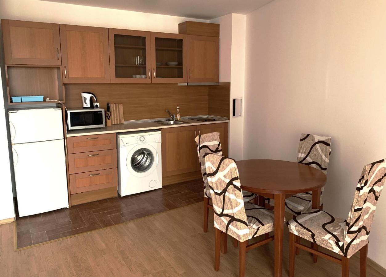 Riviera Fort Beach Apartments By Kalina Resort, Ravda Exteriör bild